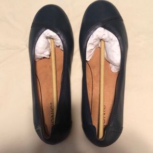 Navy Vionic Carroll Flats Size 10, Never Worn